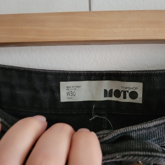 TOPSHOP | Moto Black Denim Mini Skirt W30 - Picture 4 of 5
